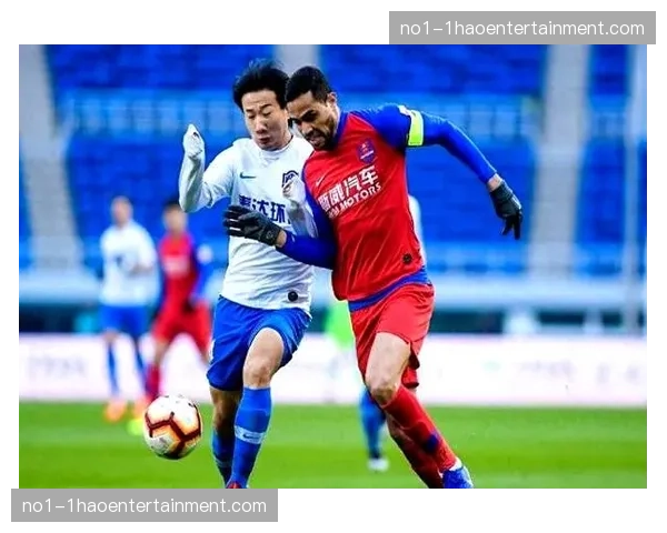 王献均盯人不紧解围失误 津门虎三中卫体系存短板